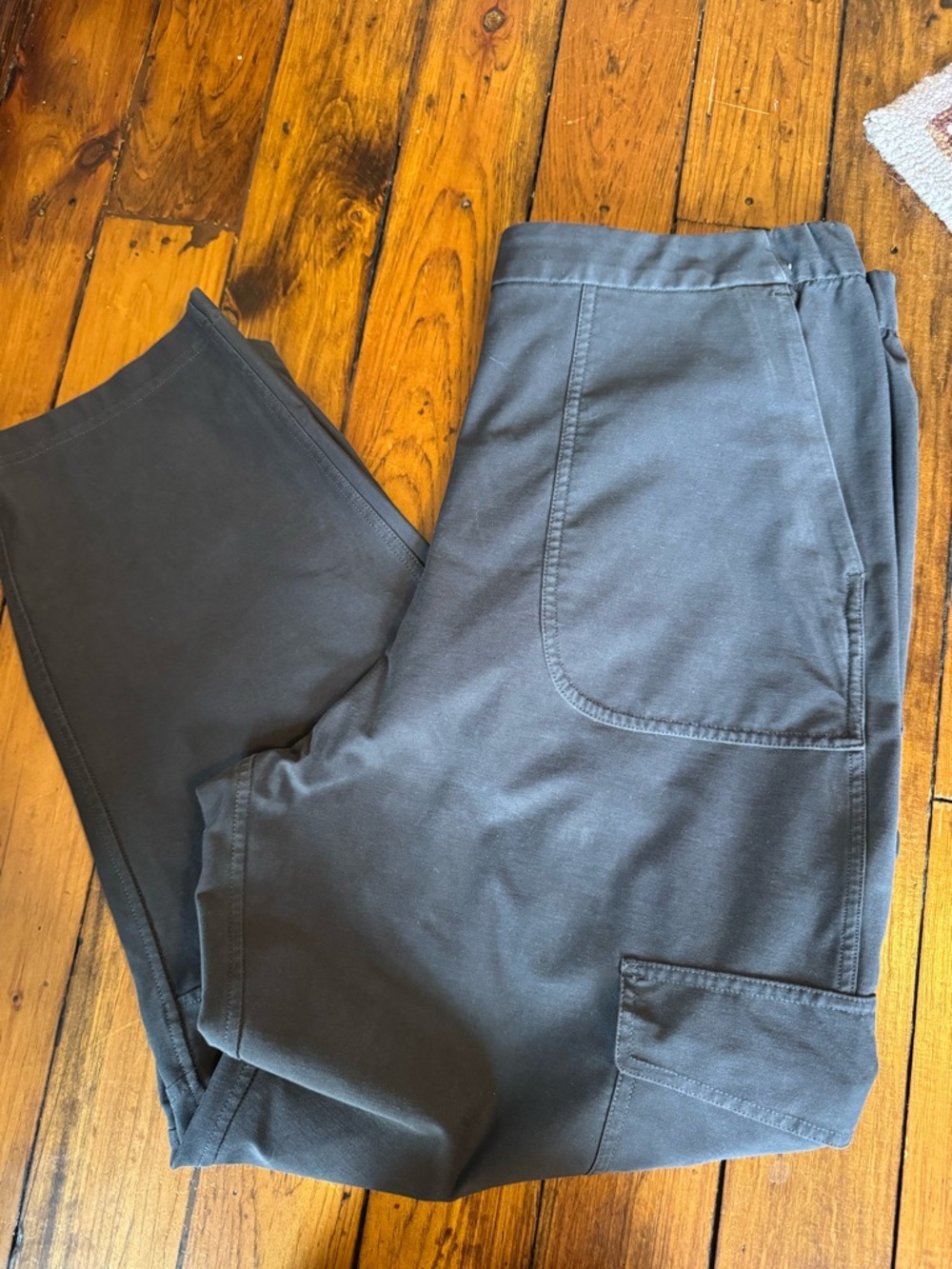 Lululemon Light Utilitech
Cargo Pocket High-Rise Pant
Graphite Grey